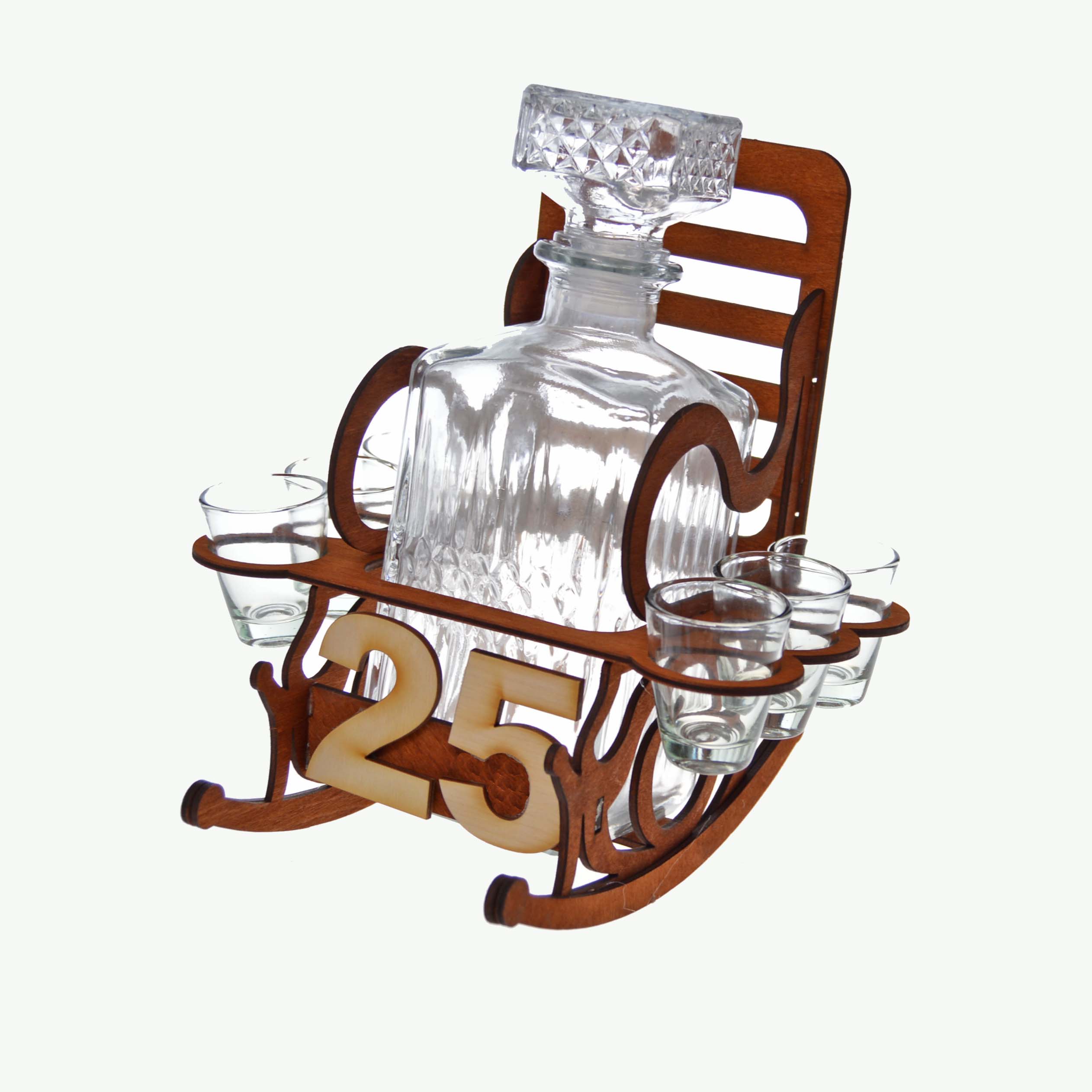 Leseni stol s steklenico za 25. rojstni dan