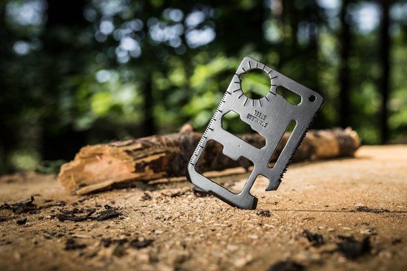 Večnamenska kreditna kartica črna