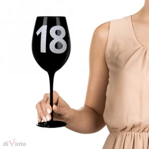 Ogromen kozarec za vino za 18. rojstni dan