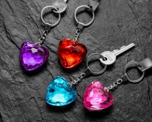 Obesek za ključe - srce - vijolična