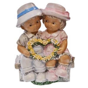 Vrtna dekoracija - deček in deklica na klopi 32 cm