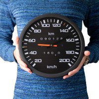 Stenska ura - merilnik hitrosti avtomobila